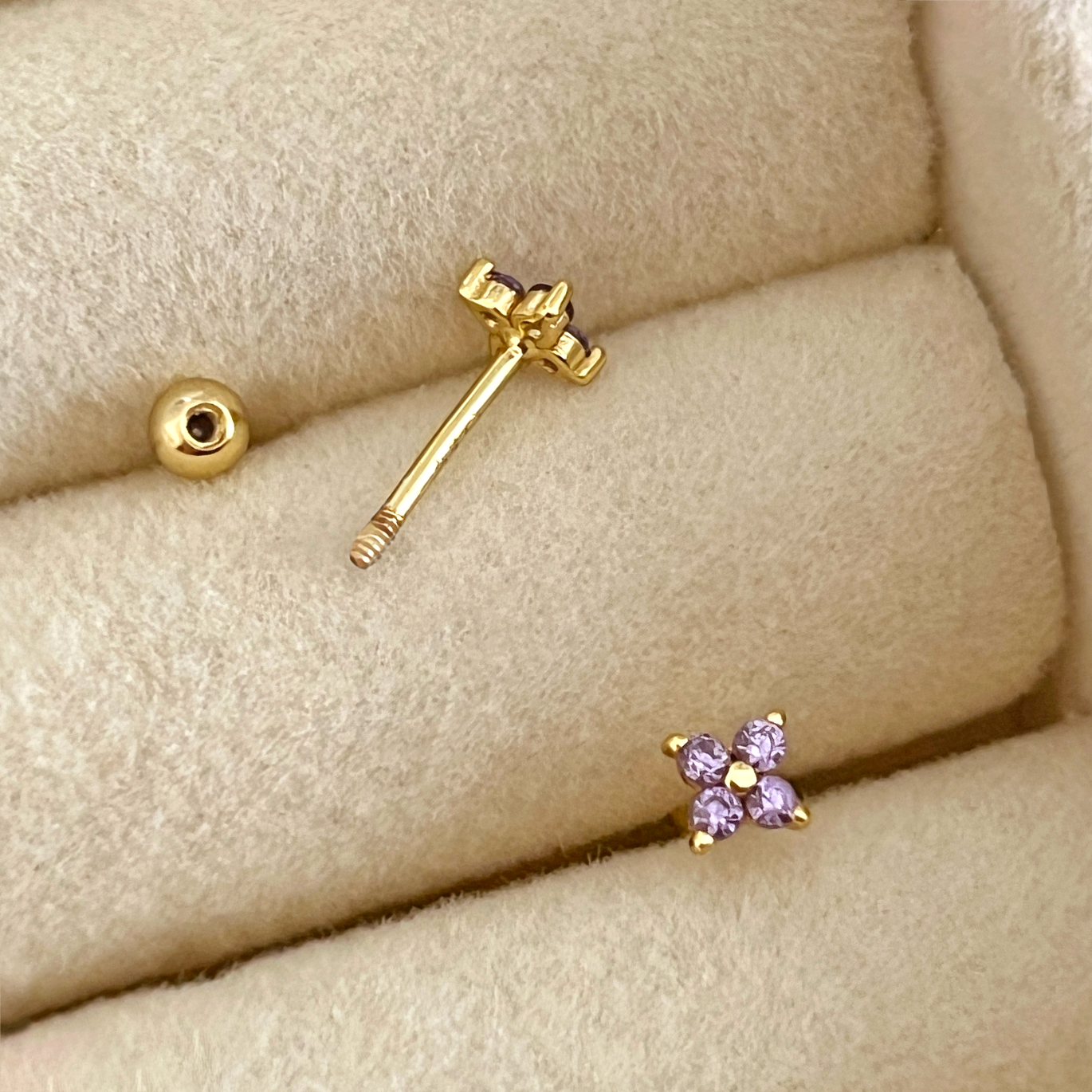 Pendiente Mini Flor Lila Oro