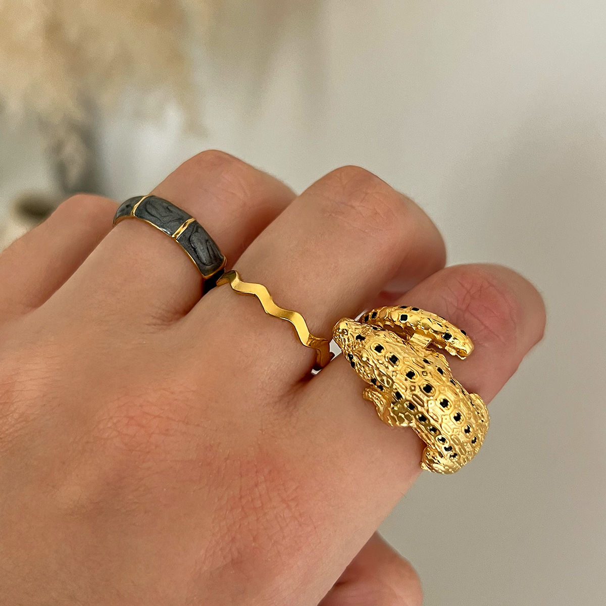 Anillo Vhakar Oro