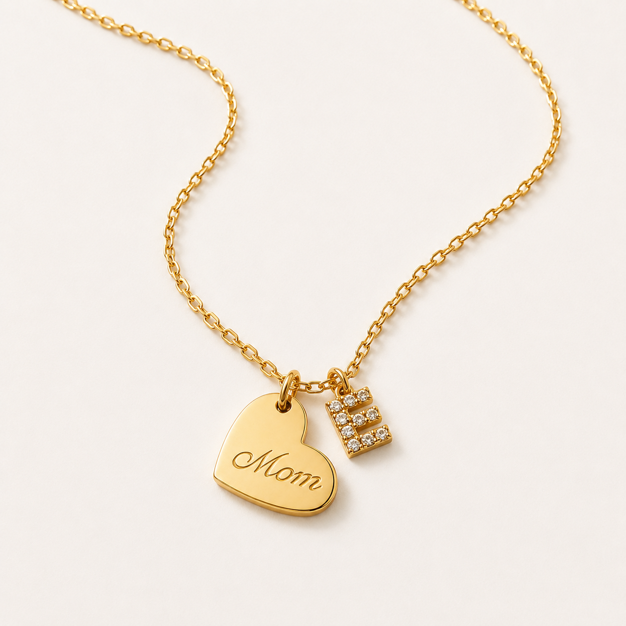 Collar Heart Mom Shiny Inicial Oro