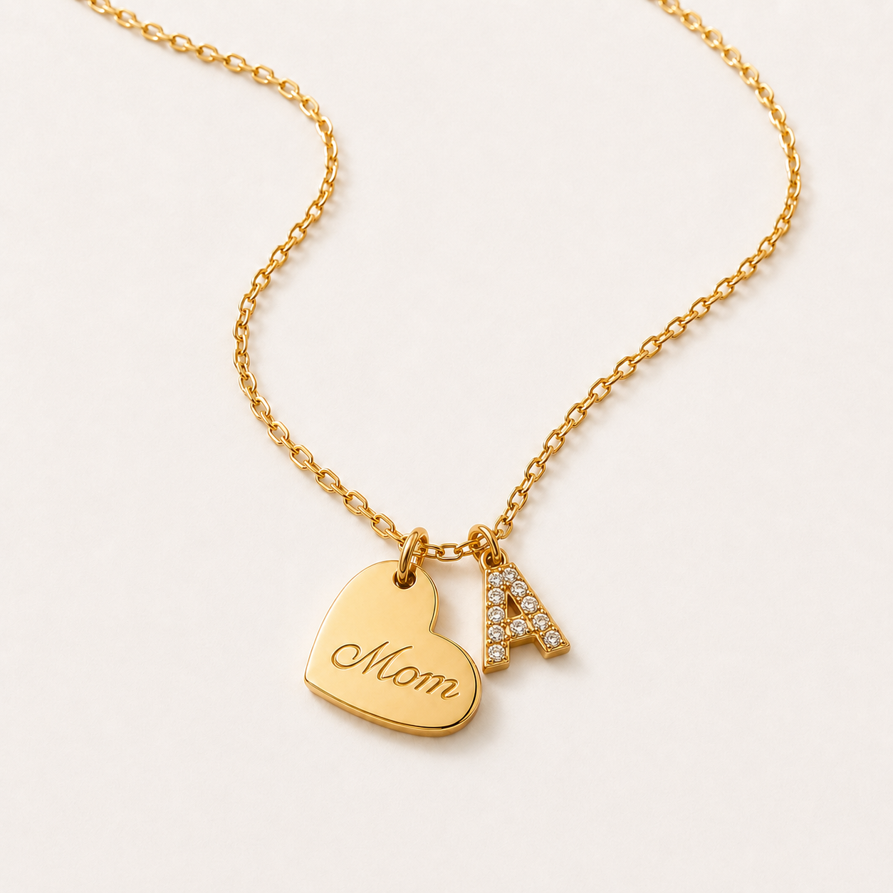 Collar Heart Mom Shiny Inicial Oro