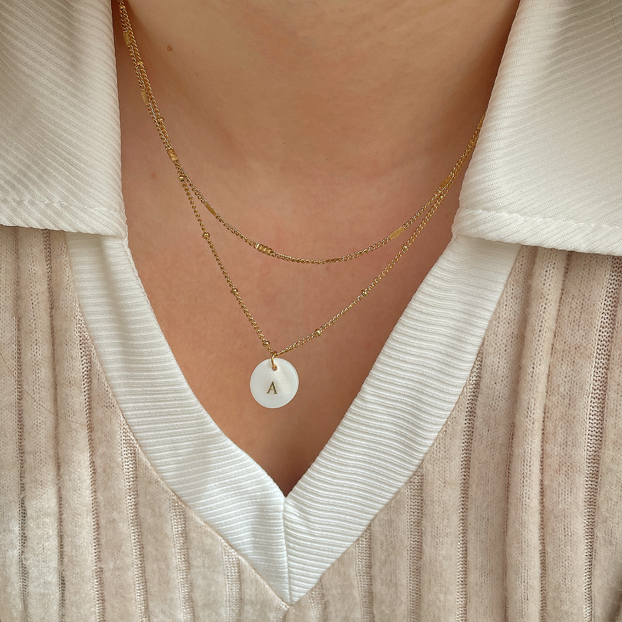 Collar Inicial Concha Natural Oro