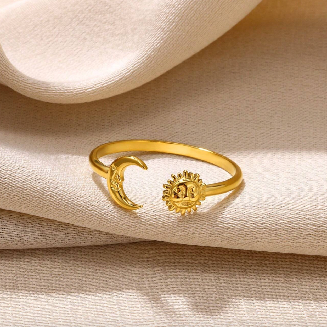 Anillo Sol y delicate Luna Oro