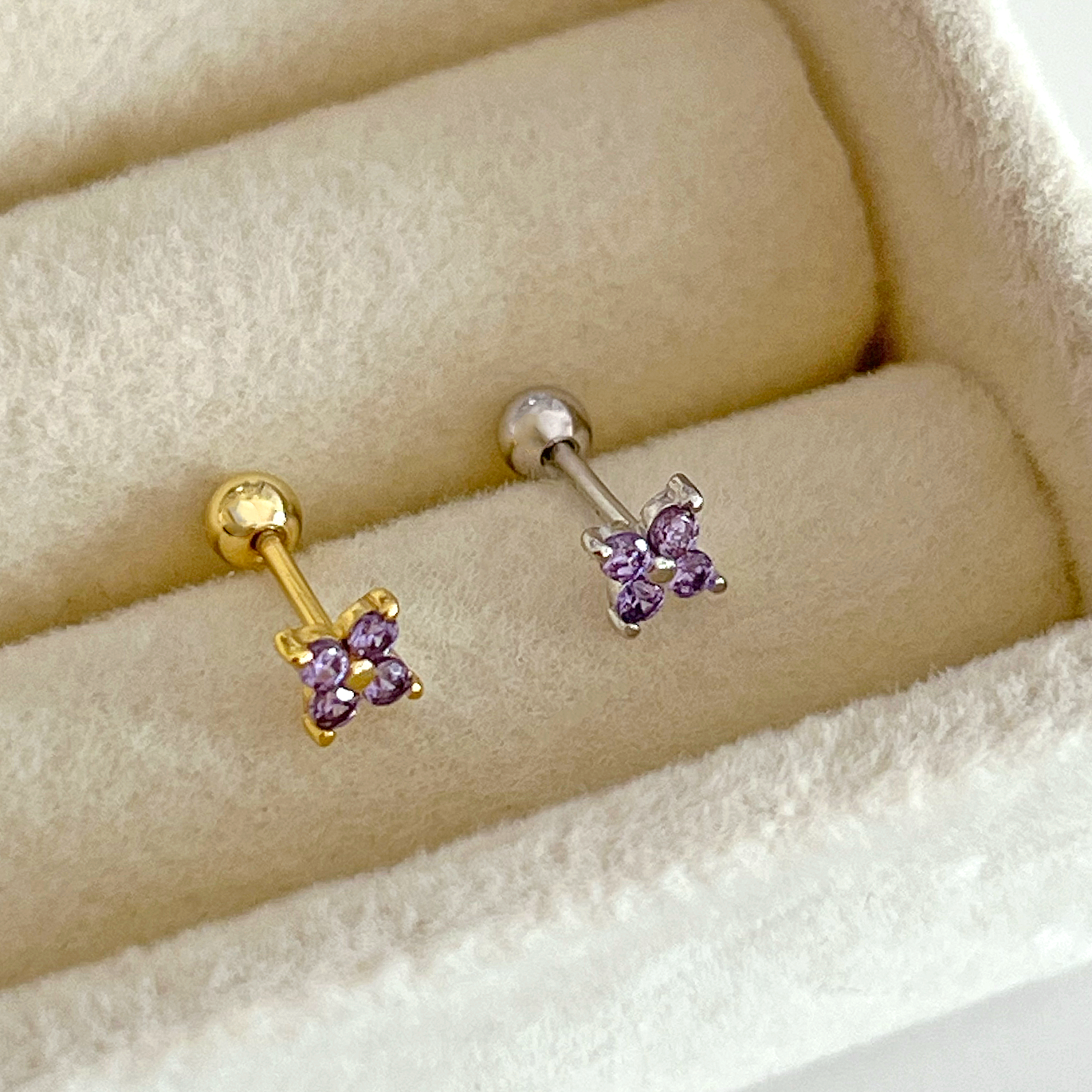 Pendiente Mini Flor Lila Oro