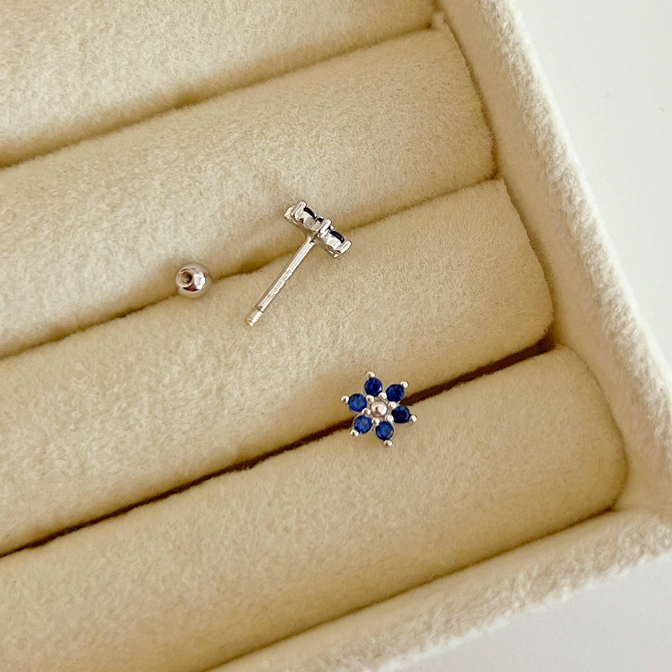 Pendiente Pétalos de Zafiro Plata