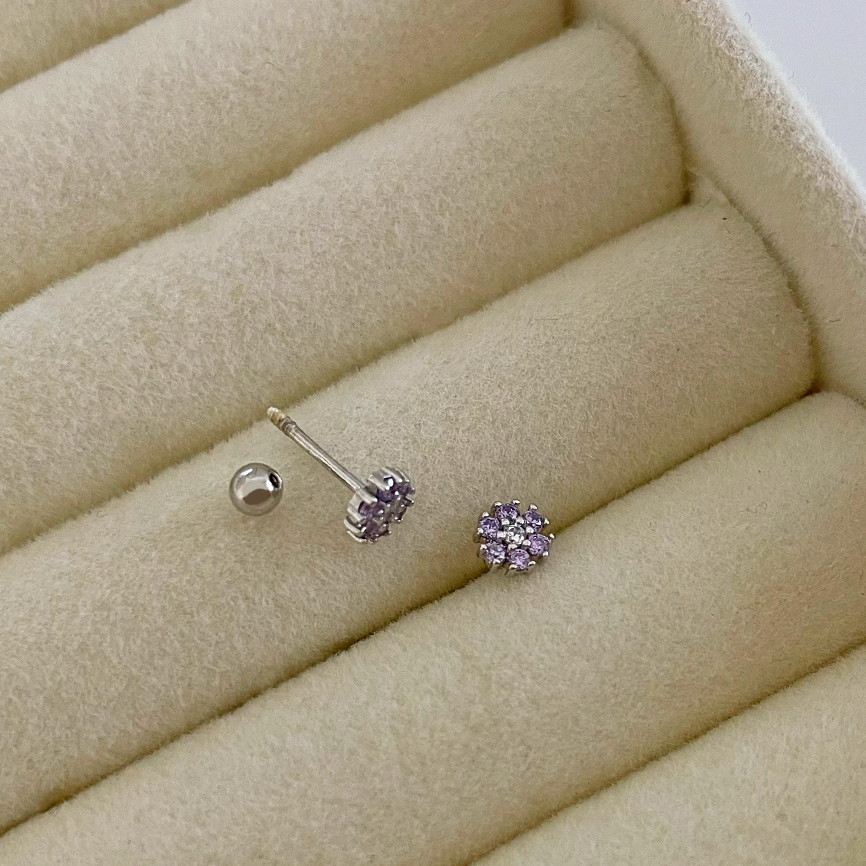 Pendiente Flor Anémona Lila Plata