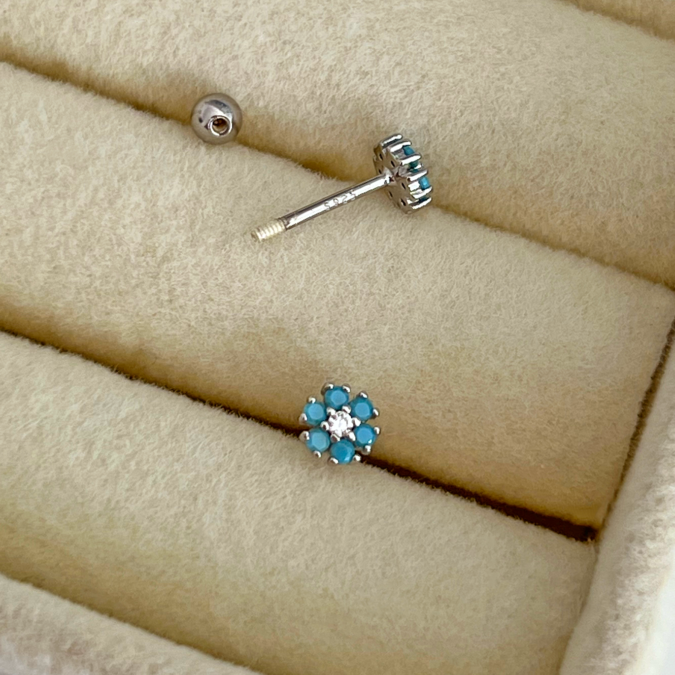 Pendiente Flor Anémona Turquesa Plata