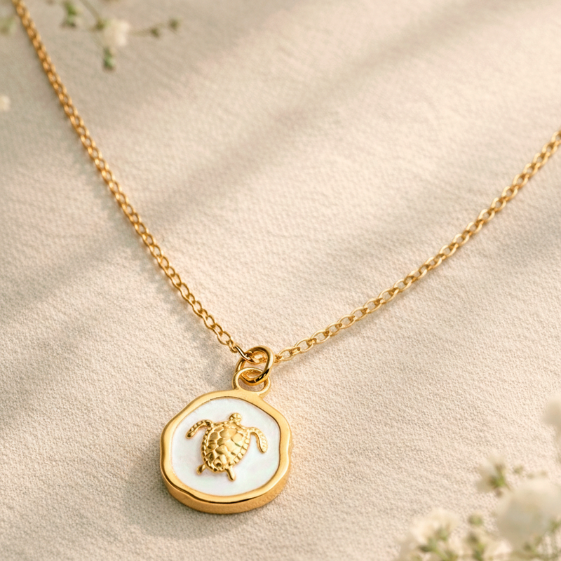 Collar White Sea Turtle Oro