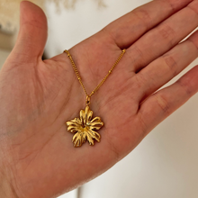 Collar Flor de Hibisco Oro