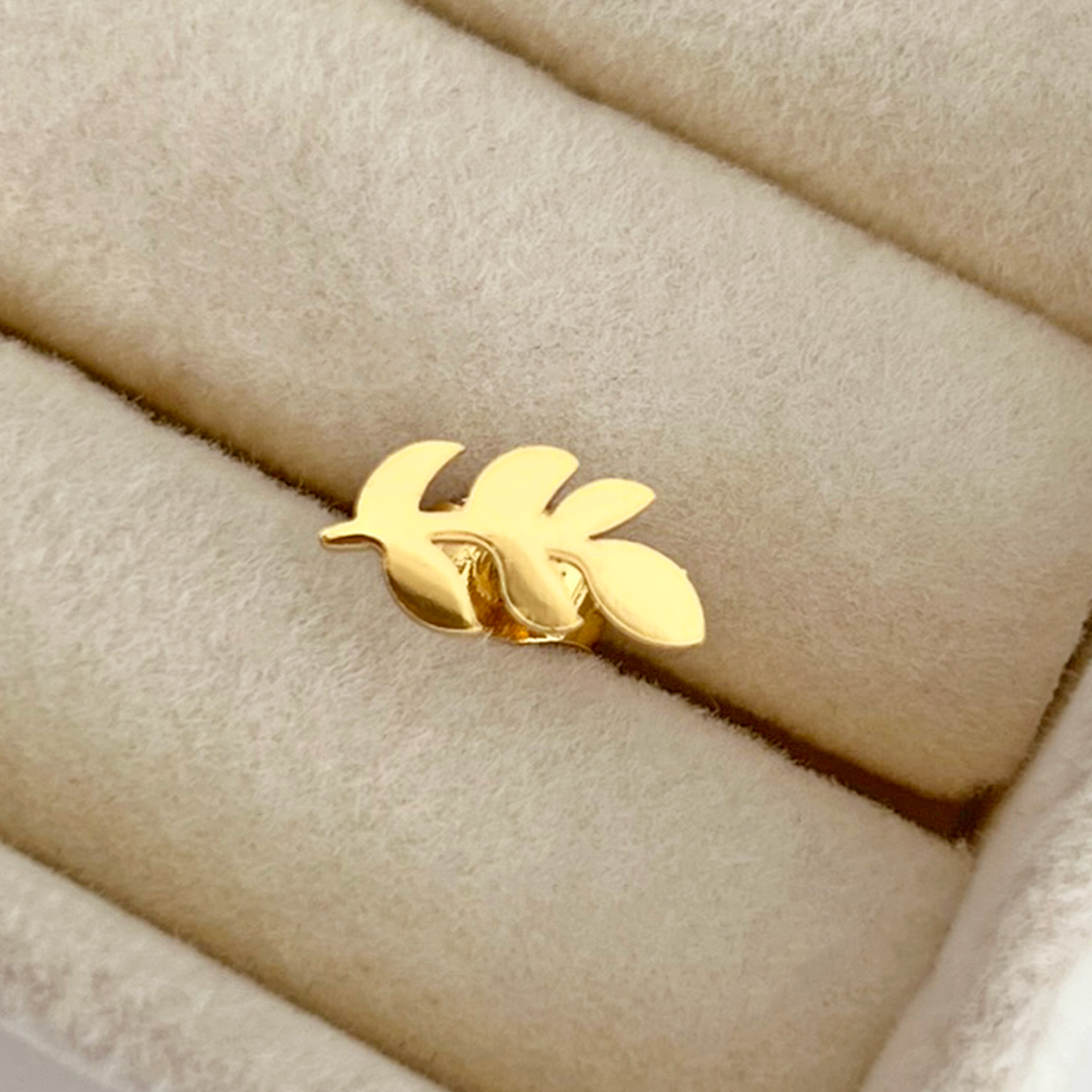 Pendiente Rama de Hojas Oro