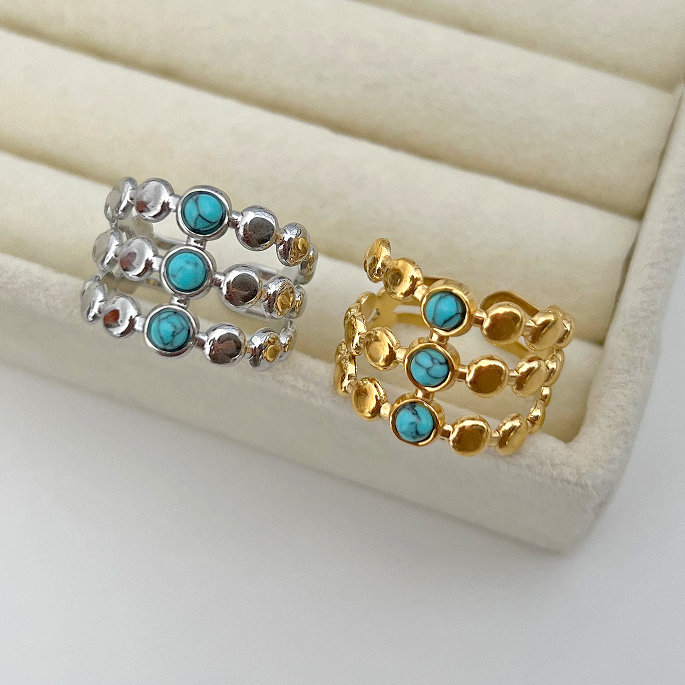 Anillo Triple Bolitas Turquesa Oro