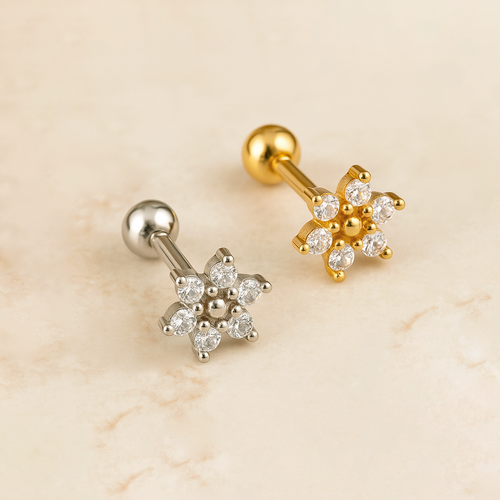 Pendiente Flor Pétalos Blancos Oro