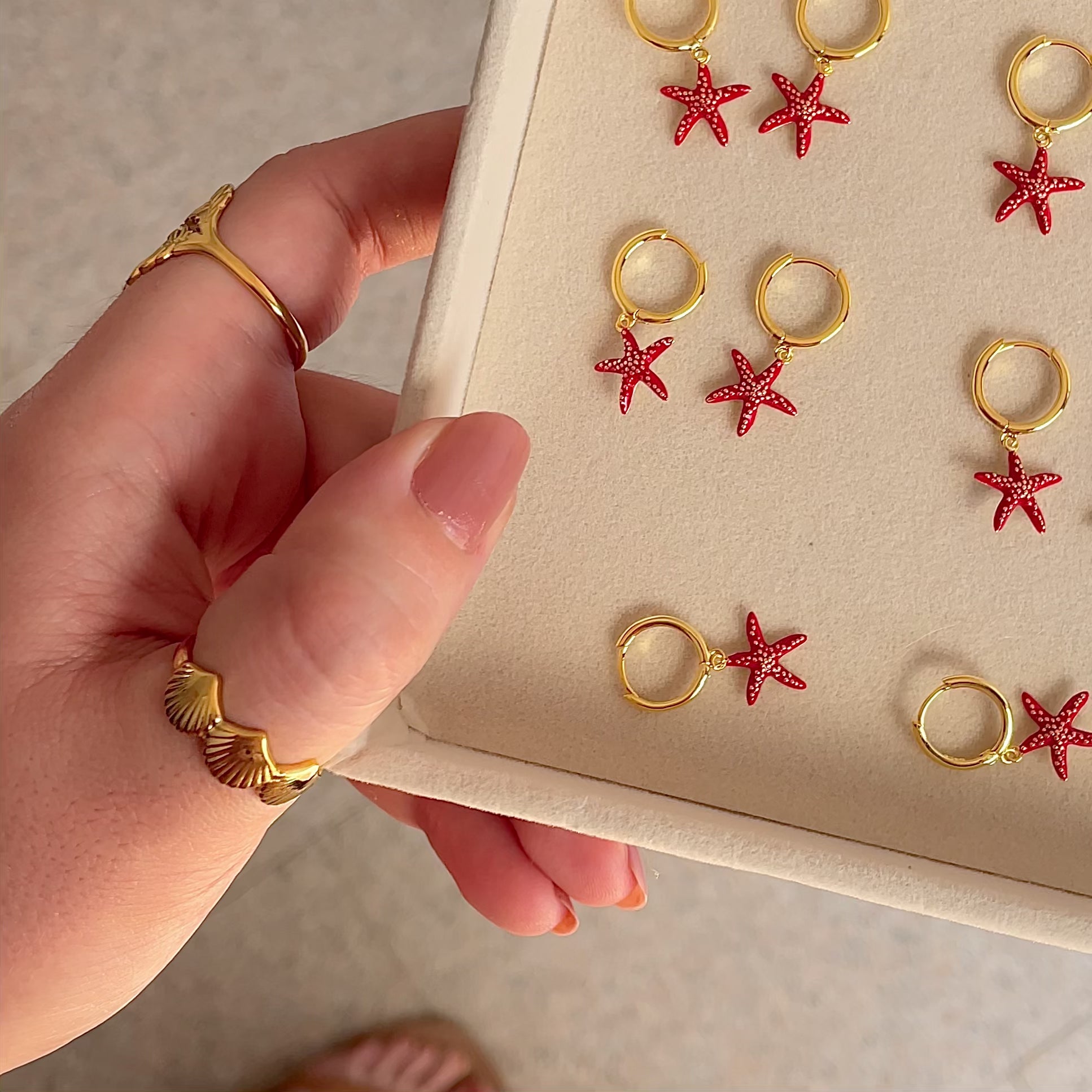Aros Estrella De Mar Roja Oro