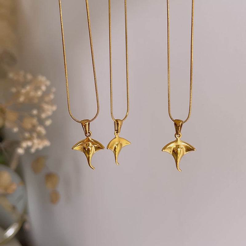 Collar Manta Raya Oro