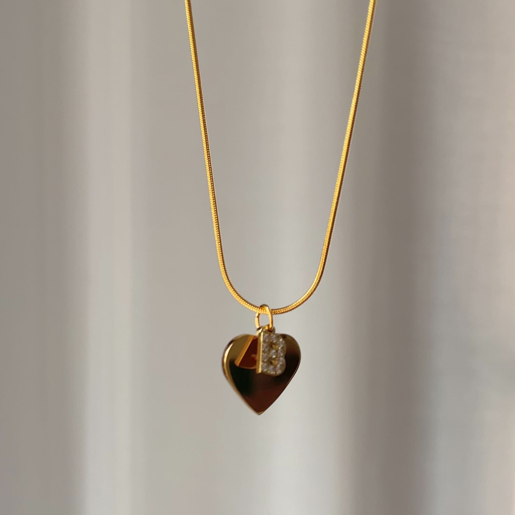 Collar Inicial Corazón Oro