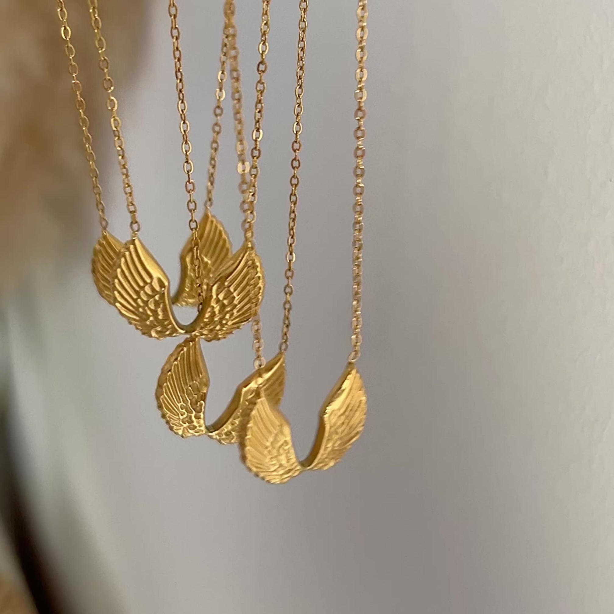 Collar Alas Oro