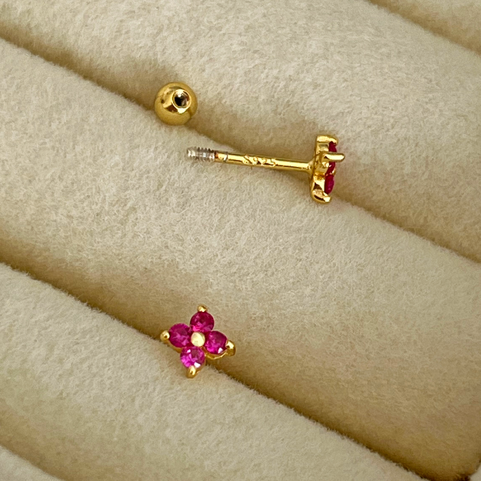 Pendiente Mini Flor Rosa Oro