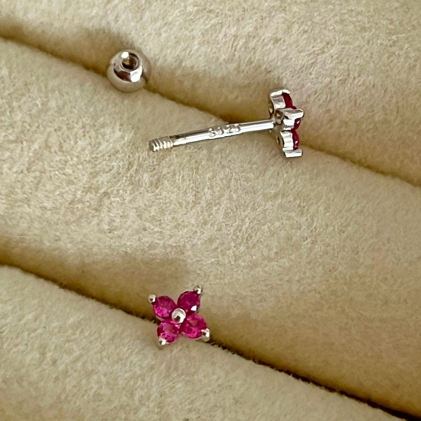 Pendiente Mini Flor Rosa Plata