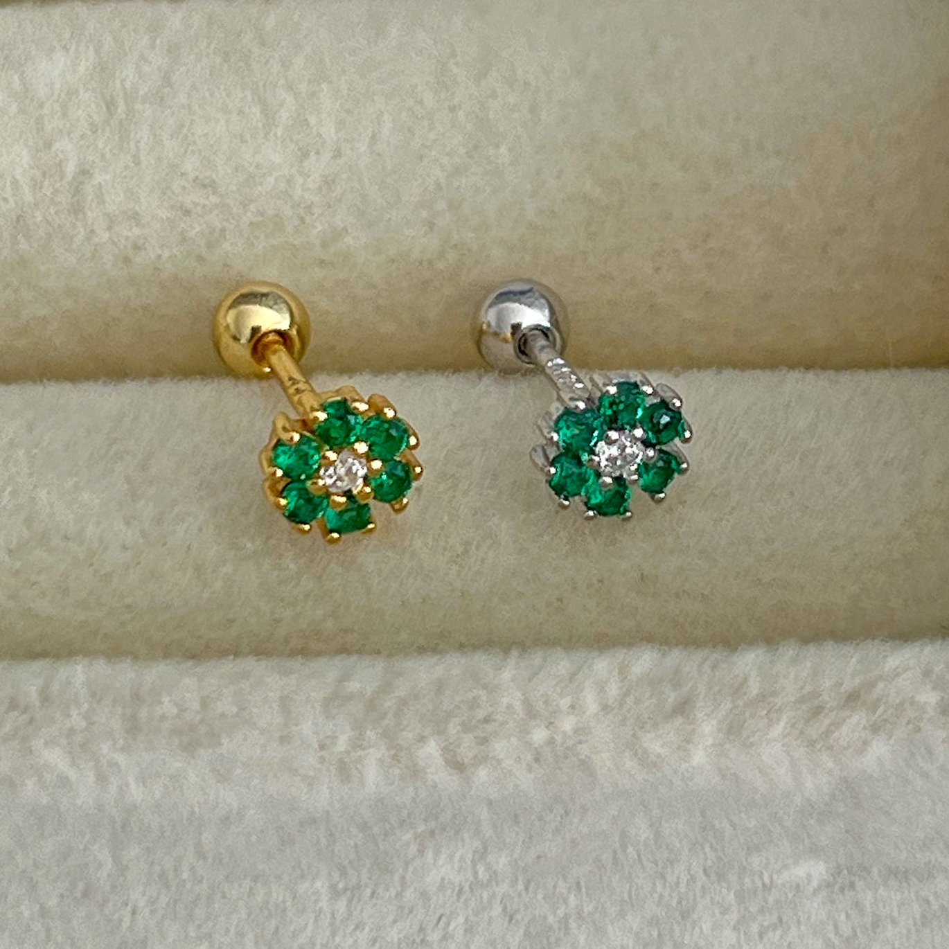 Pendiente Flor Anémona Verde Oro