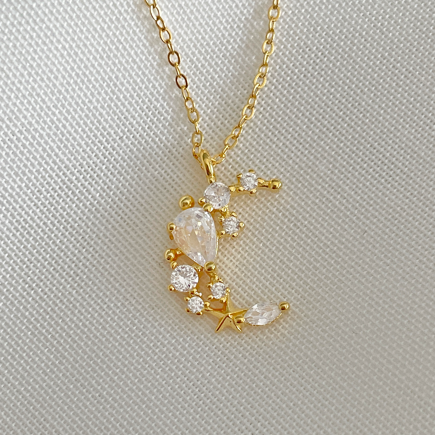 Collar Luna y Estrella Oro